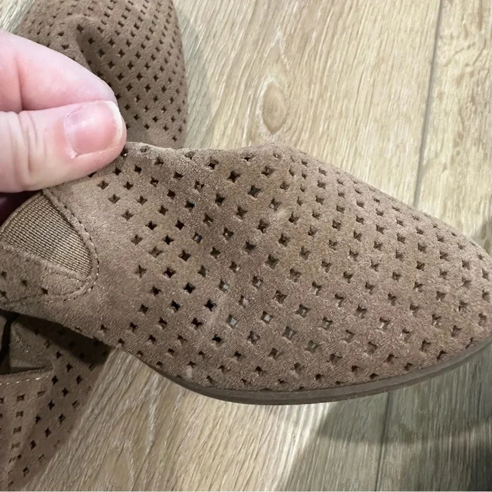 Lucky Brand Carthy Tan Leather Suede Perforated Loafer Flat Size 6 NWOT